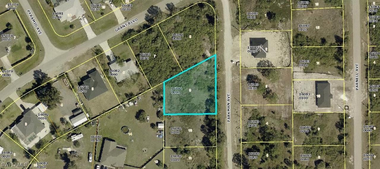 428 Parkman Ave., Lehigh Acres, FL 33974