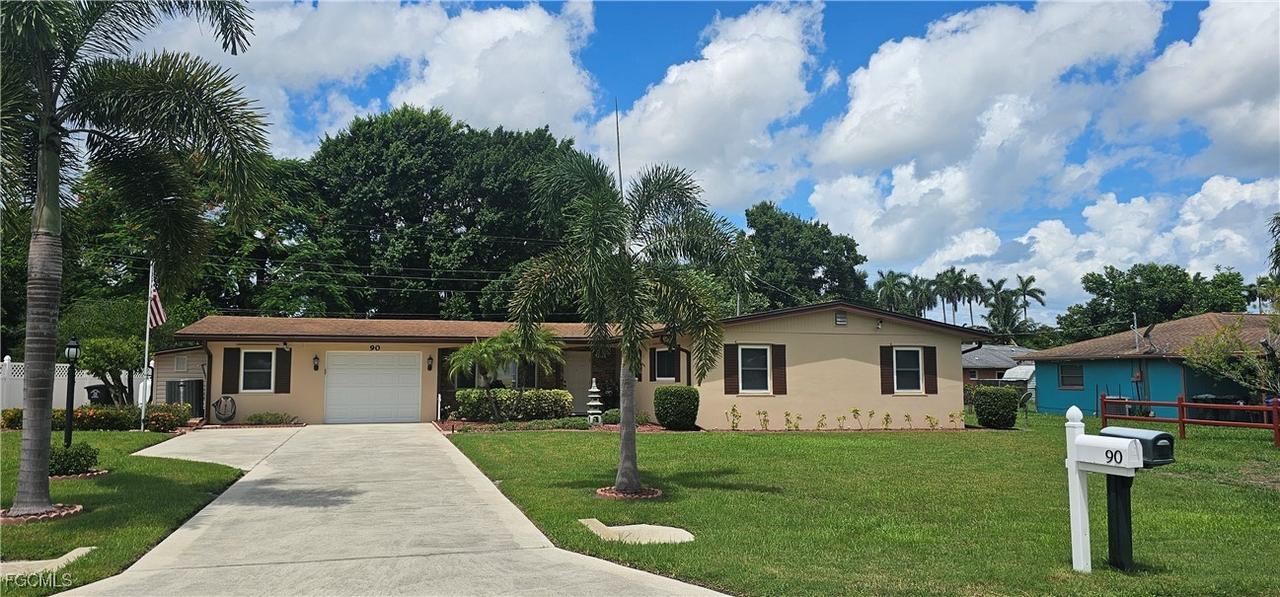 90 Palm Tree Ter., Fort Myers, FL 33905
