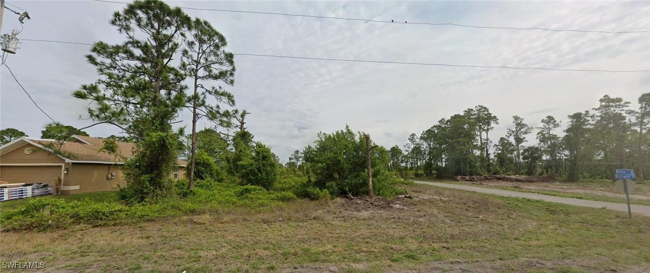 1127 Eclipse St., Lehigh Acres, FL 33974