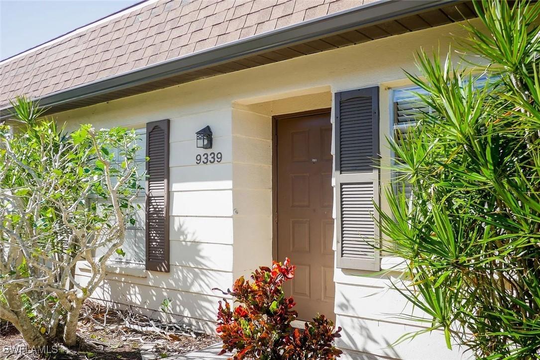 9339 Lennex Ln., Fort Myers, FL 33919
