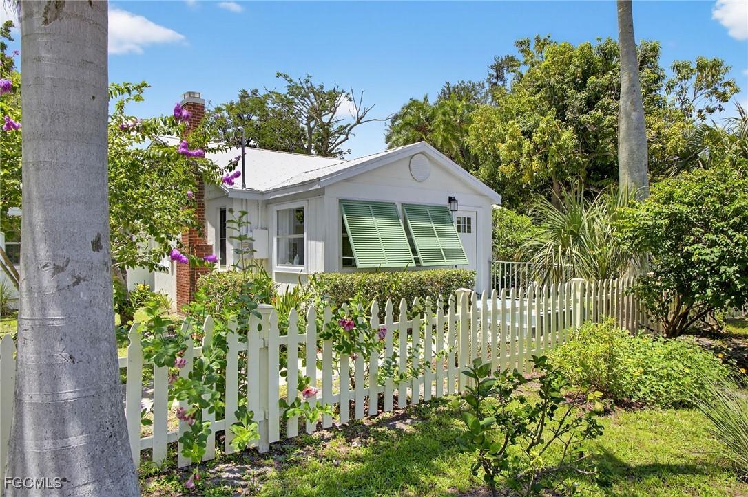 3461 Edgewood Ave., Fort Myers, FL 33916