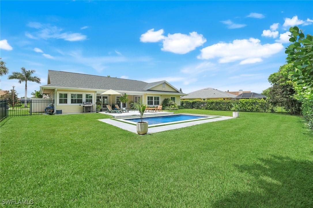 2319 Queens Way, Naples, FL 34112