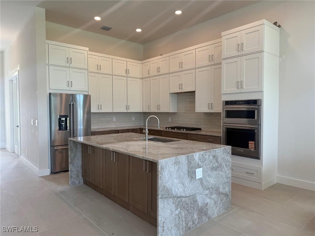 8705 Driftwood Dr., Naples, FL 34114