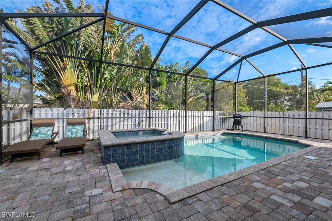 837 105th Ave., Naples, FL 34108