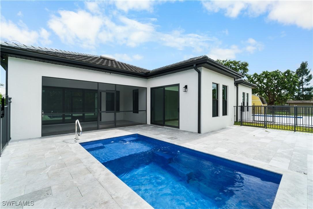 833 91st Ave., Naples, FL 34108