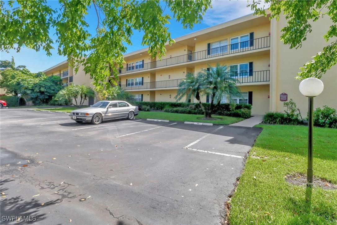 1085 Forest Lakes Dr. #109, Naples, FL 34105