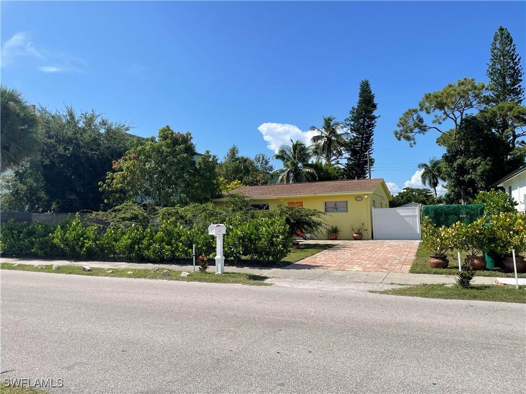 1381 13th Ave., Naples, FL 34102