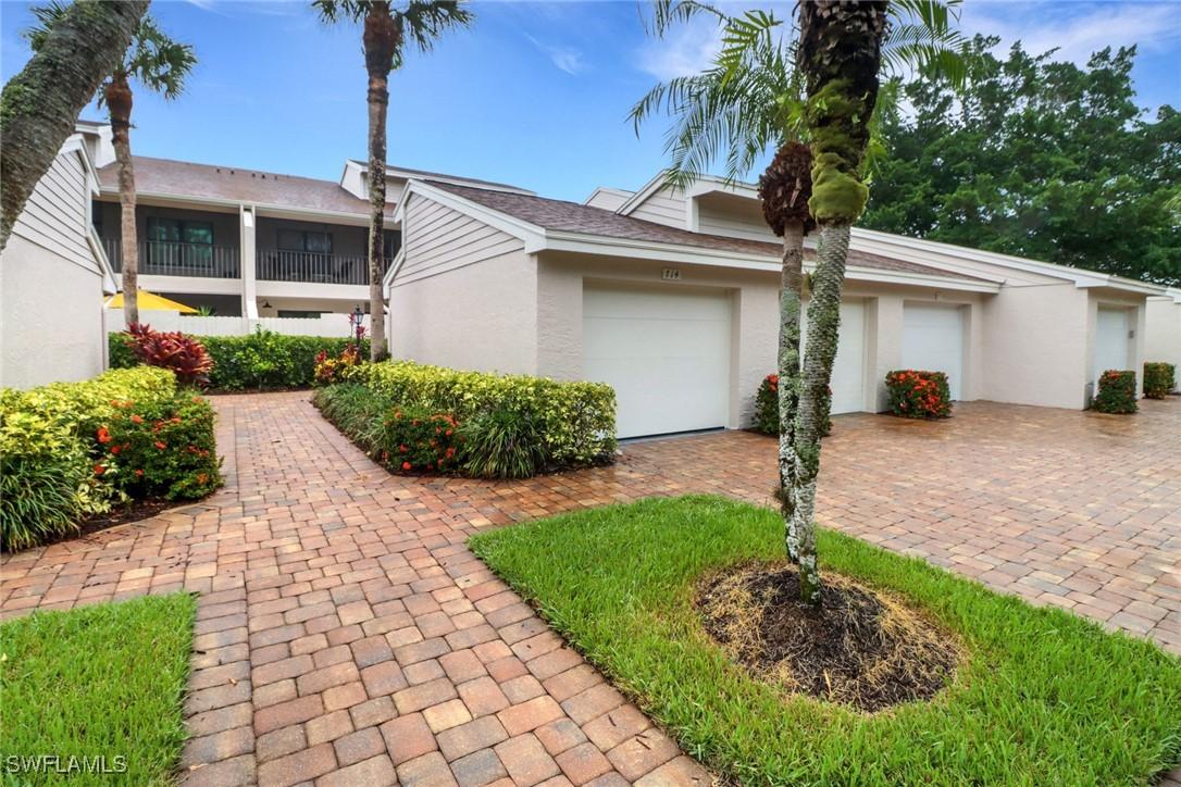 714 Foxtail Ct., Naples, FL 34104