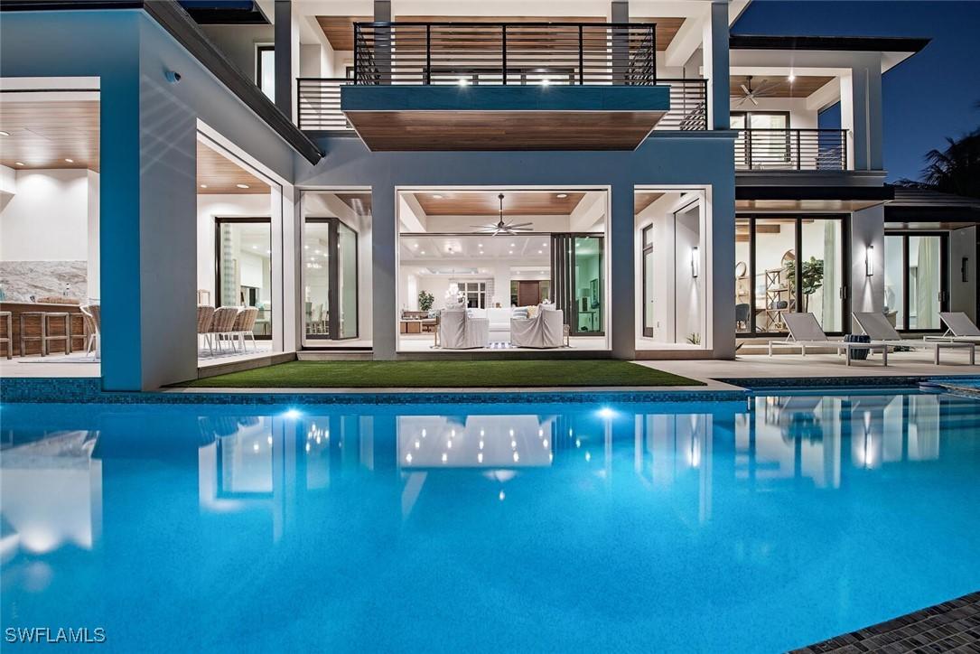 3163 Gin Ln., Naples, FL 34102