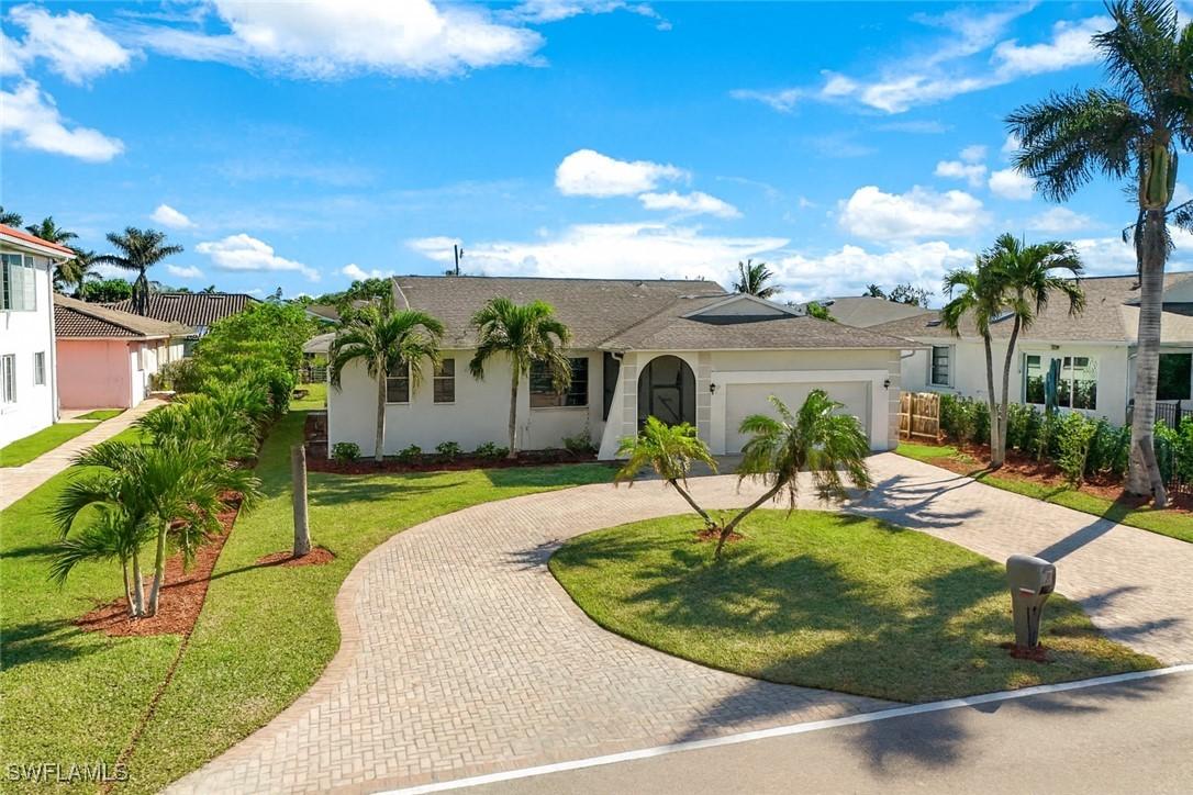 9940 Vanderbilt Dr., Naples, FL 34108