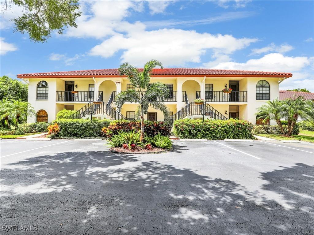 208 Deerwood Cir. #5, Naples, FL 34113