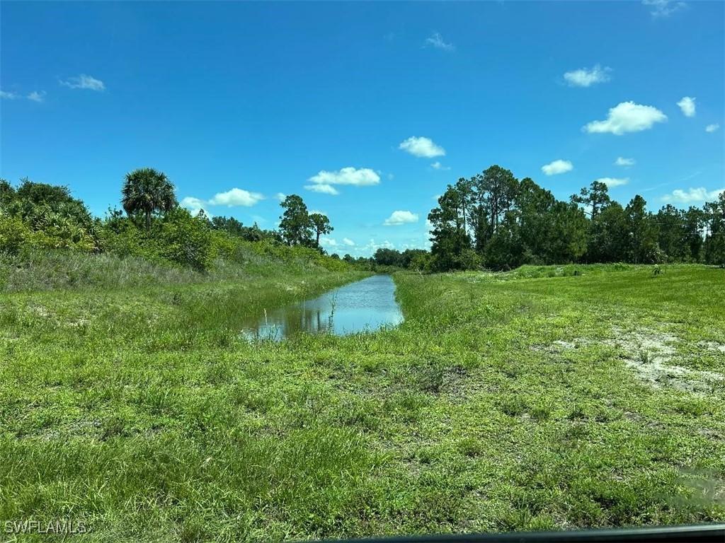 528 Brue Ave., Lehigh Acres, FL 33974