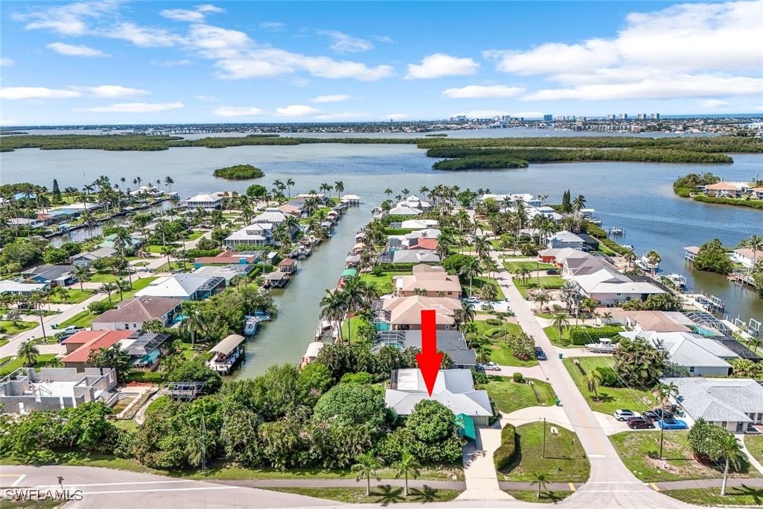 401 Panay Ave., Naples, FL 34113