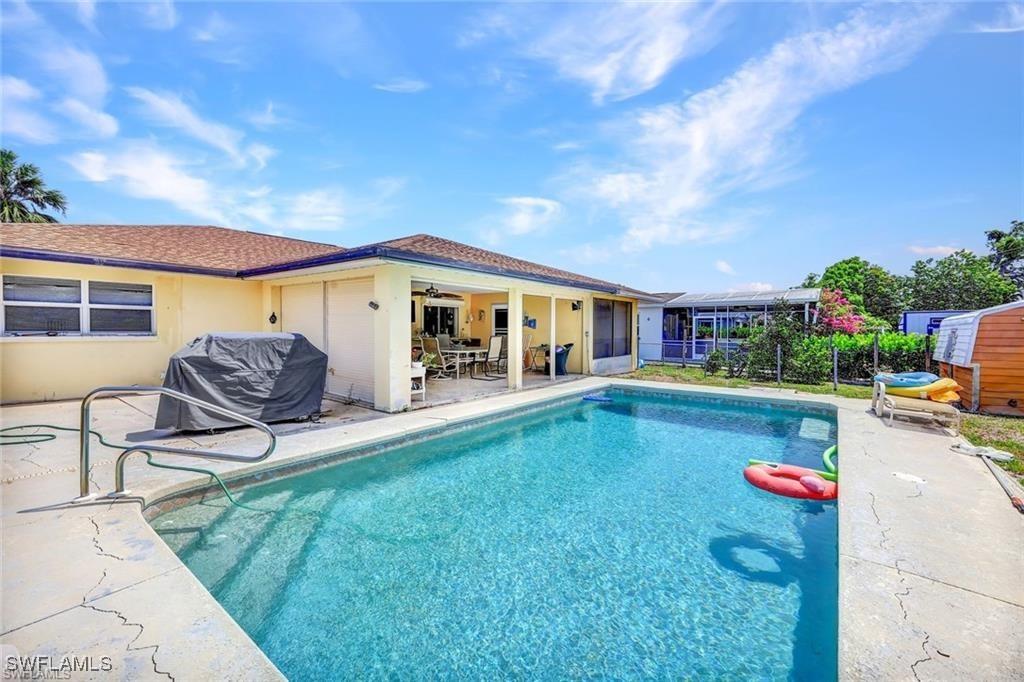 736 96th Ave., Naples, FL 34108