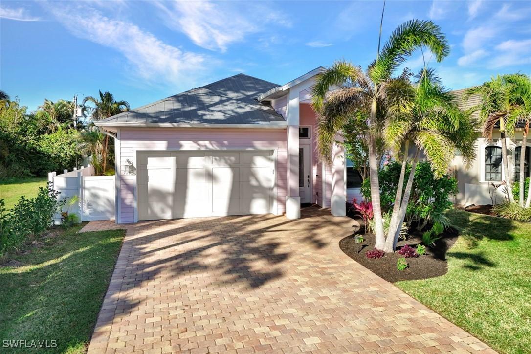 721 93rd Ave., Naples, FL 34108