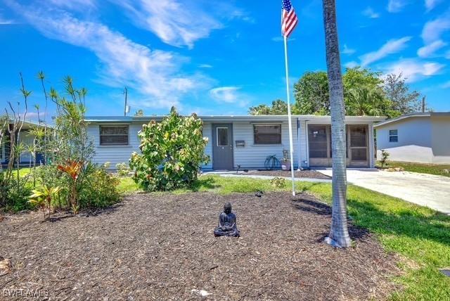 2047 Harbor Ln., Naples, FL 34104