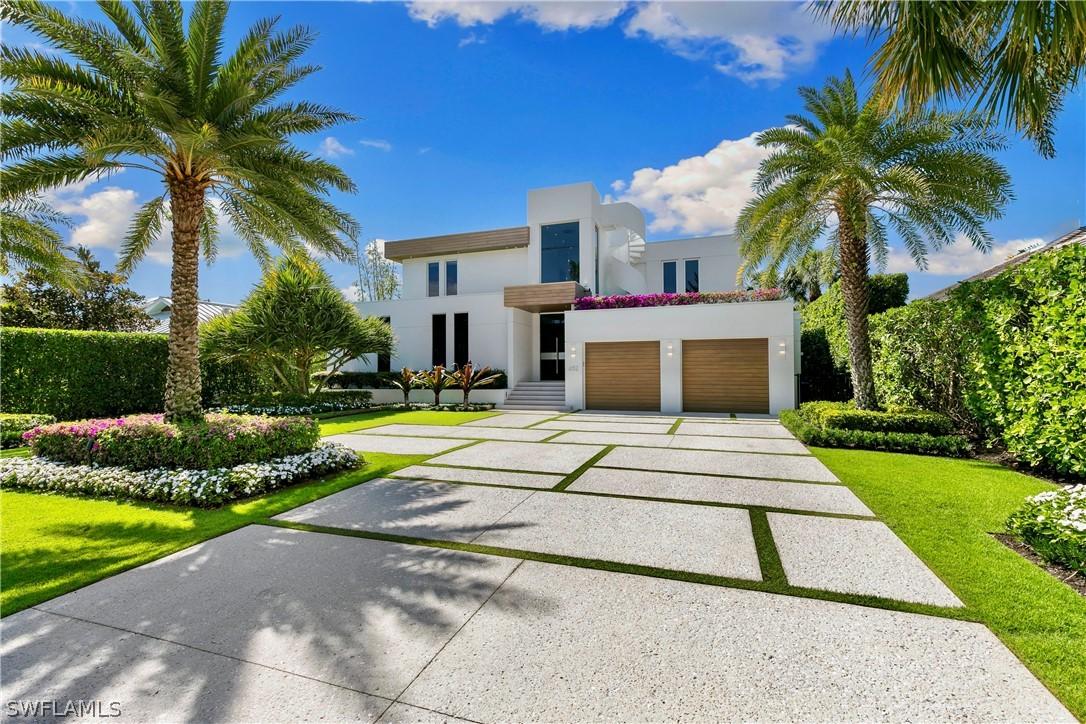 652 Bougainvillea Rd., Naples, FL 34102