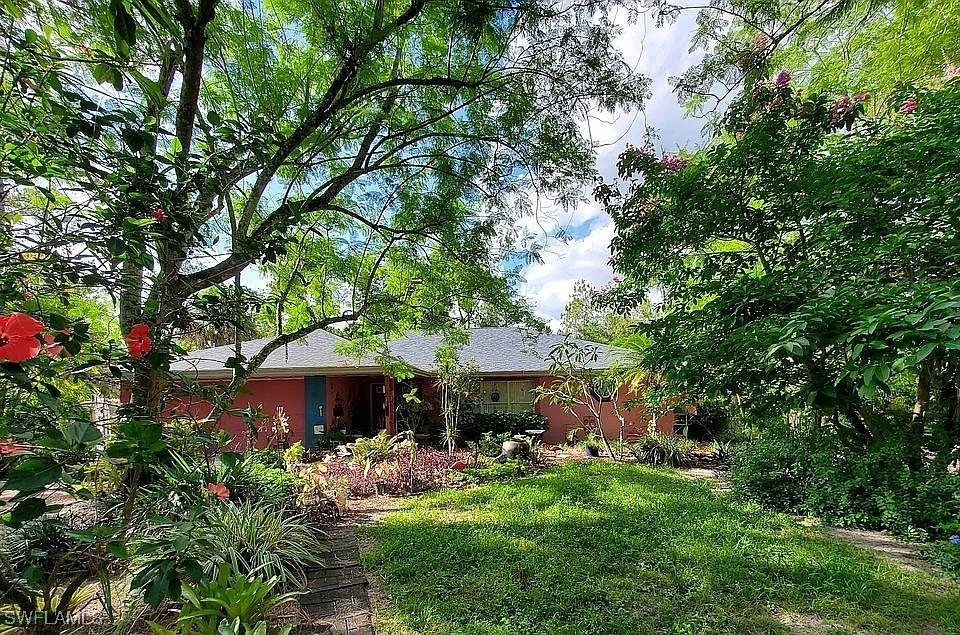 431 14th Ave., Naples, FL 34120