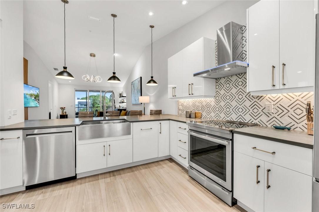 1540 Blue Point Ave. #201, Naples, FL 34102