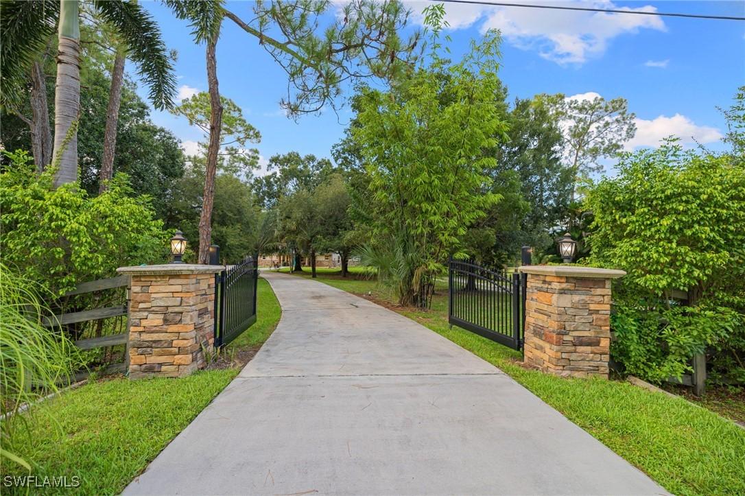 5141 Palmetto Woods Dr., Naples, FL 34119