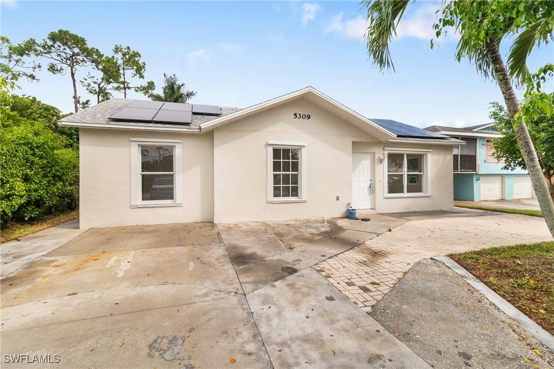 5309 Warren St., Naples, FL 34113