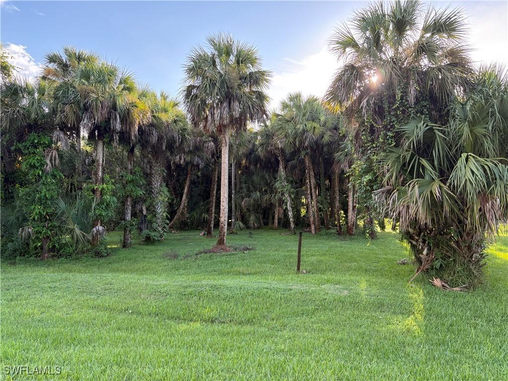 37282040000 2nd St Ne, Naples, FL 34120