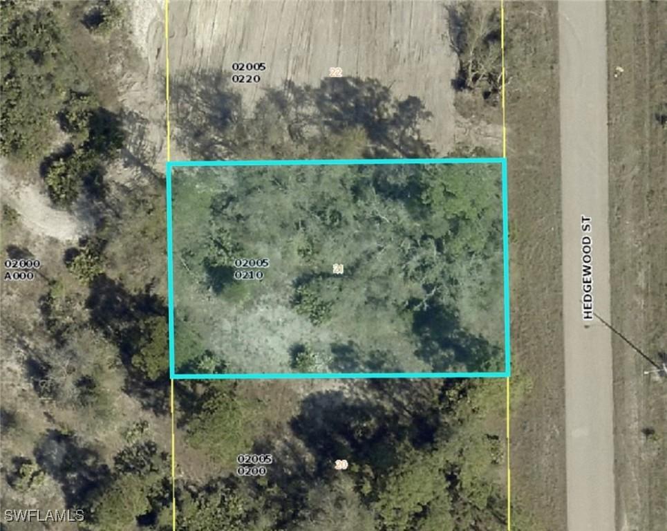 464 Hedgewood St., Lehigh Acres, FL 33974