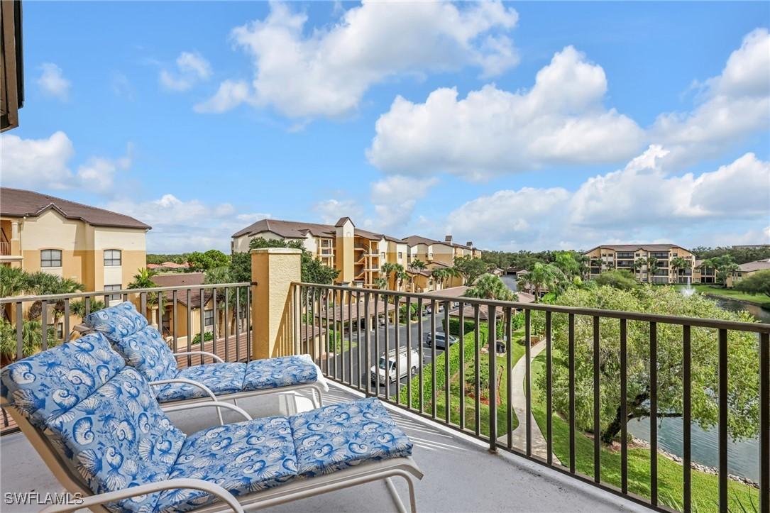 195 Vintage Cir. #402, Naples, FL 34119