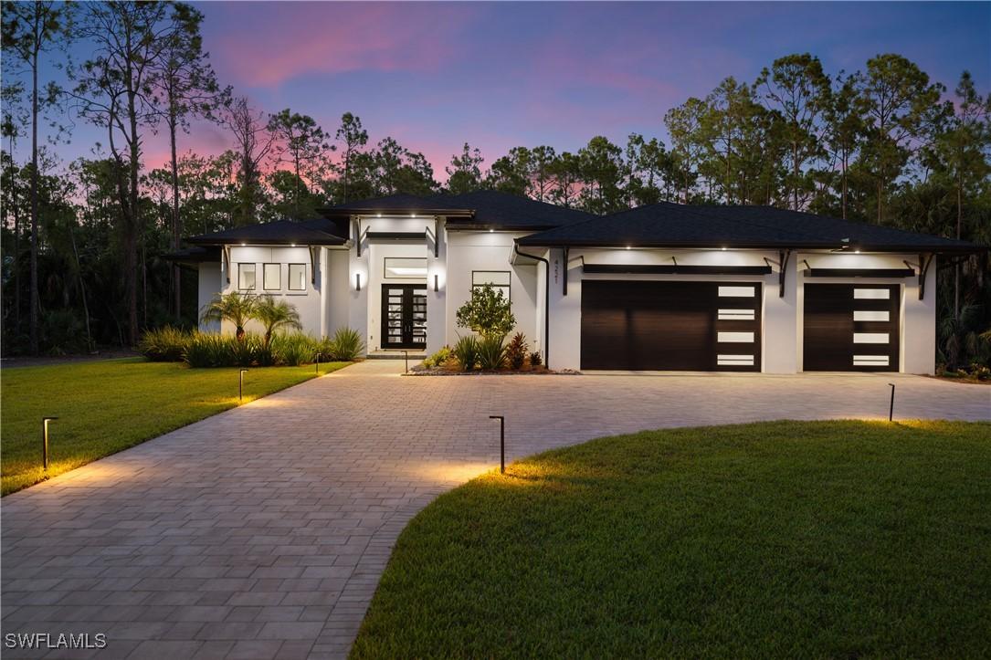 4221 7th Ave., Naples, FL 34119