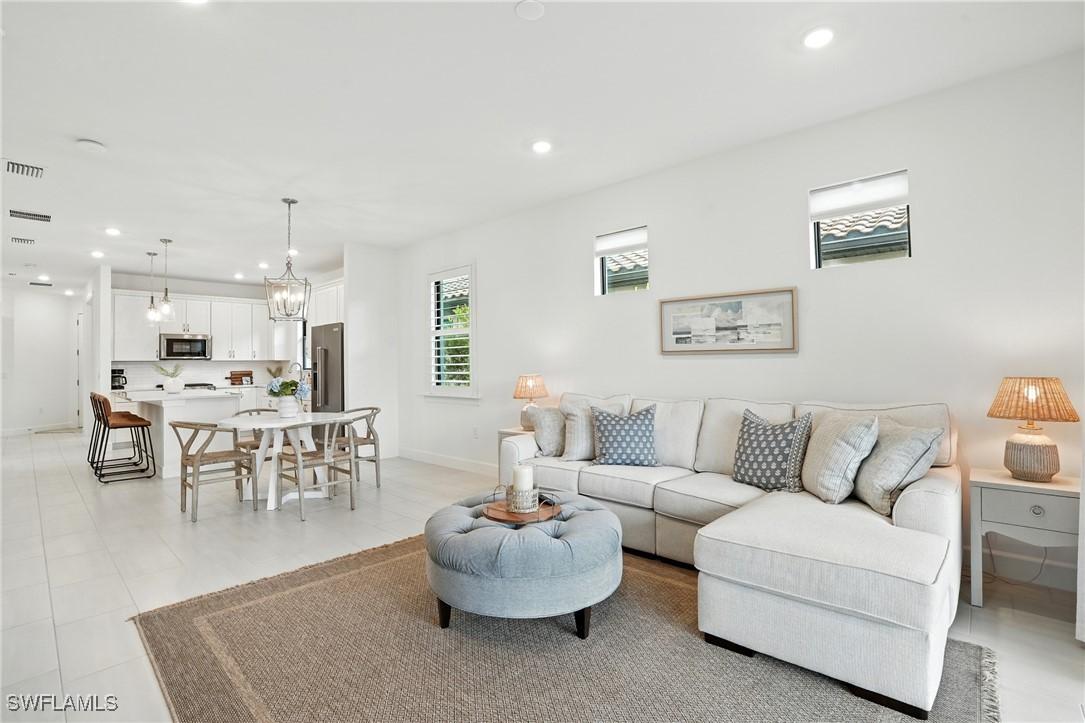 1863 Mesa Ln., Naples, FL 34120