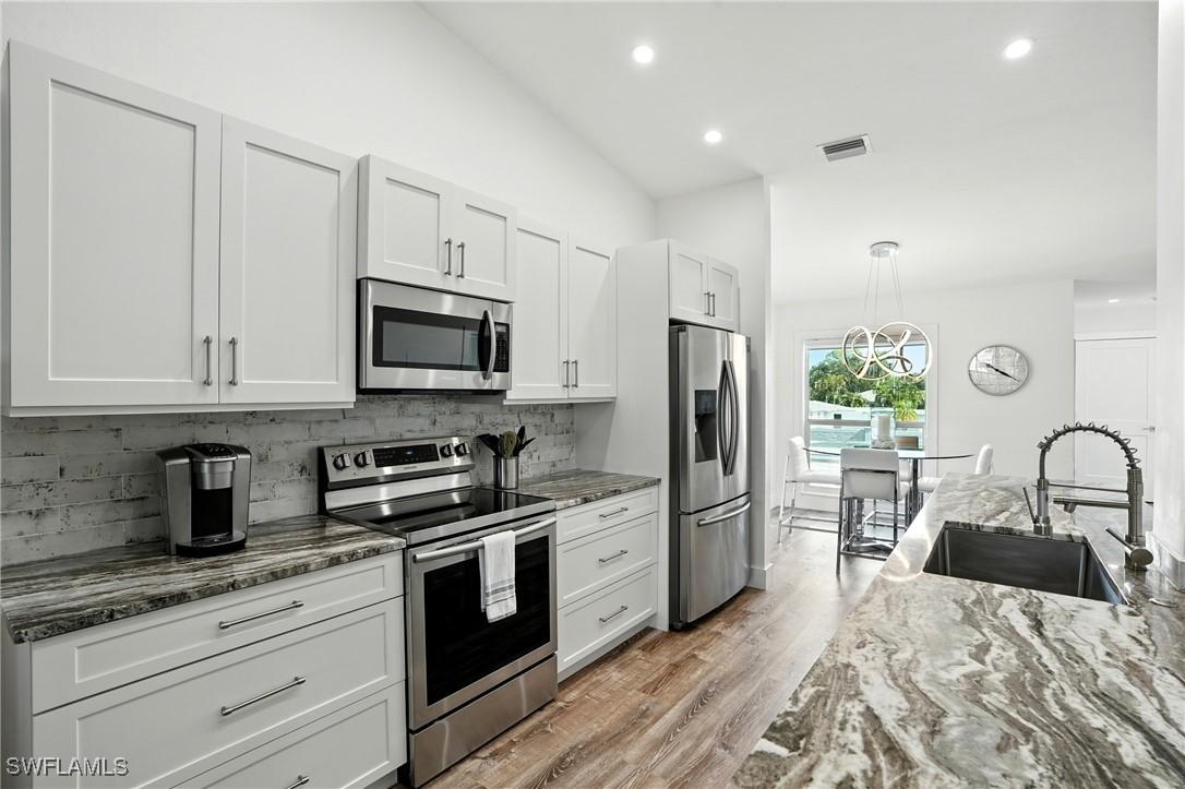 876 Gulf Pavilion Dr. #201, Naples, FL 34108