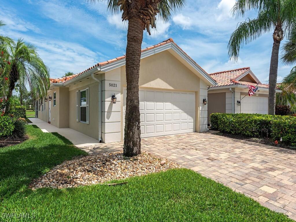 5021 Ventura Ct., Naples, FL 34109
