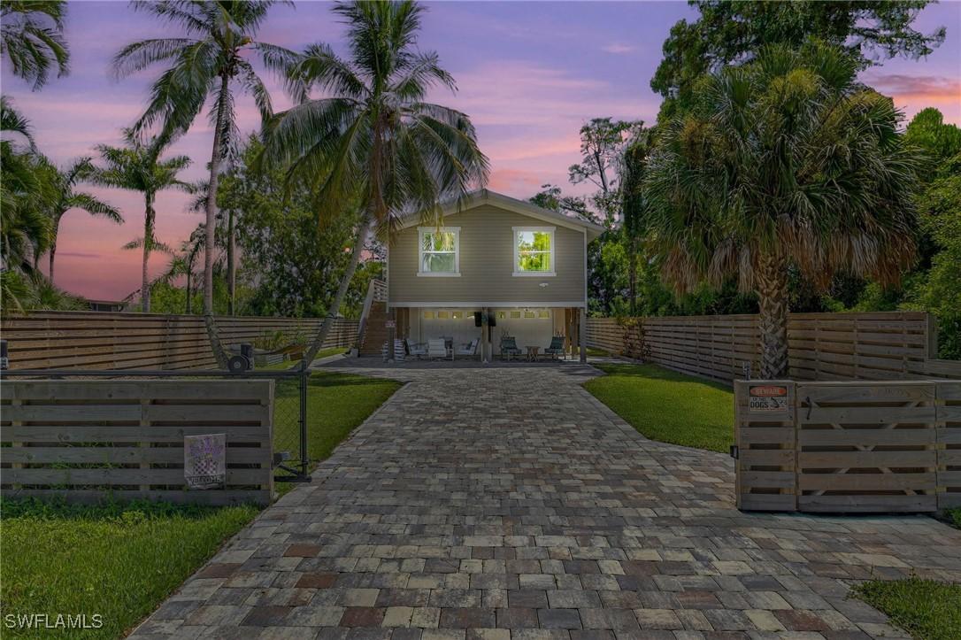 3020 Woodside Ave., Naples, FL 34112