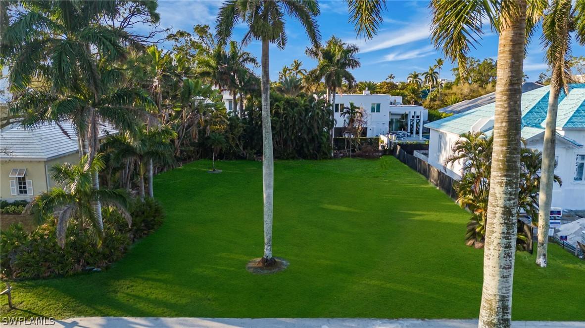 400 Wedge Dr., Naples, FL 34103