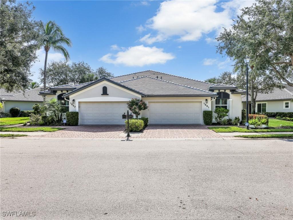 1661 Tarpon Bay Dr. #32, Naples, FL 34119