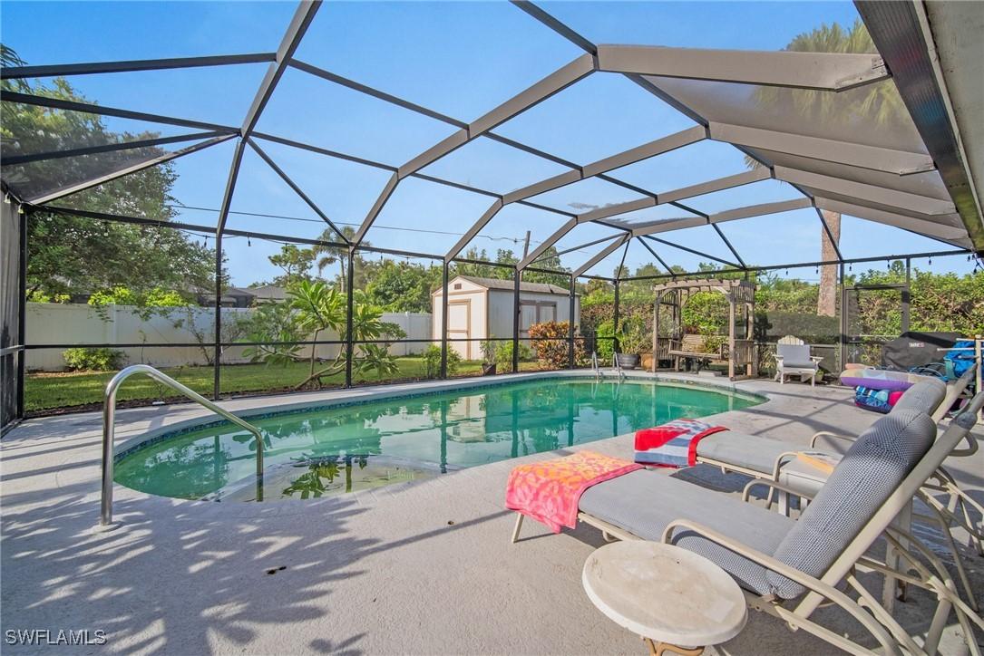 212 Willowick Dr., Naples, FL 34110