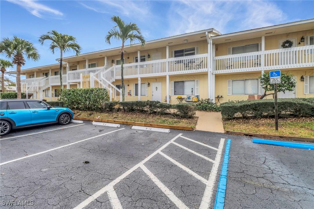 4617 Bayshore Dr. #H10, Naples, FL 34112