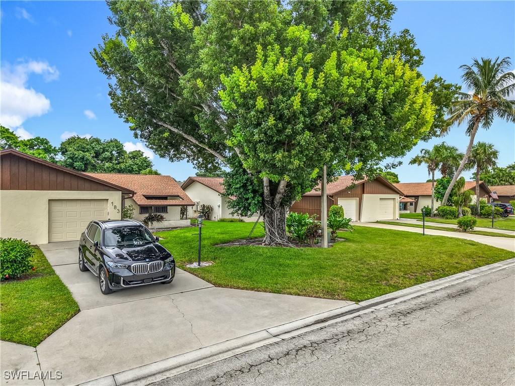 183 Round Key Cir. #D4, Naples, FL 34112