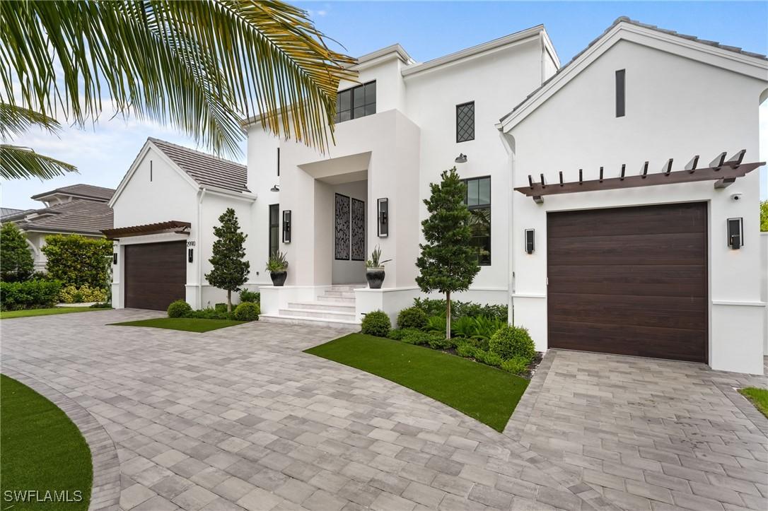 2990 Leeward Ln., Naples, FL 34103