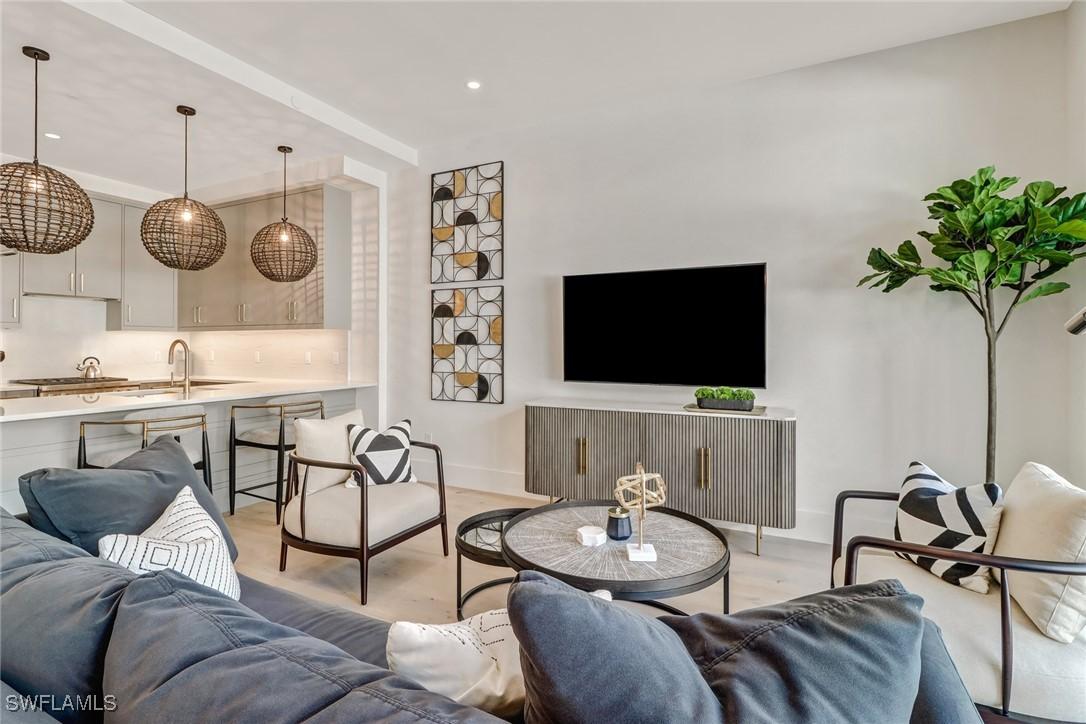 850 Central Ave. #209, Naples, FL 34102