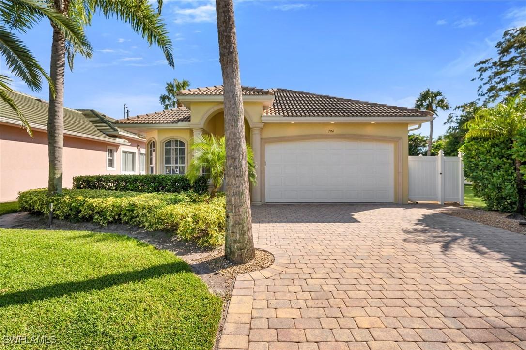794 97th Ave., Naples, FL 34108