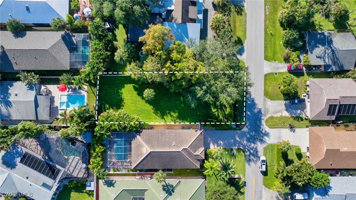 790 97th Ave., Naples, FL 34108