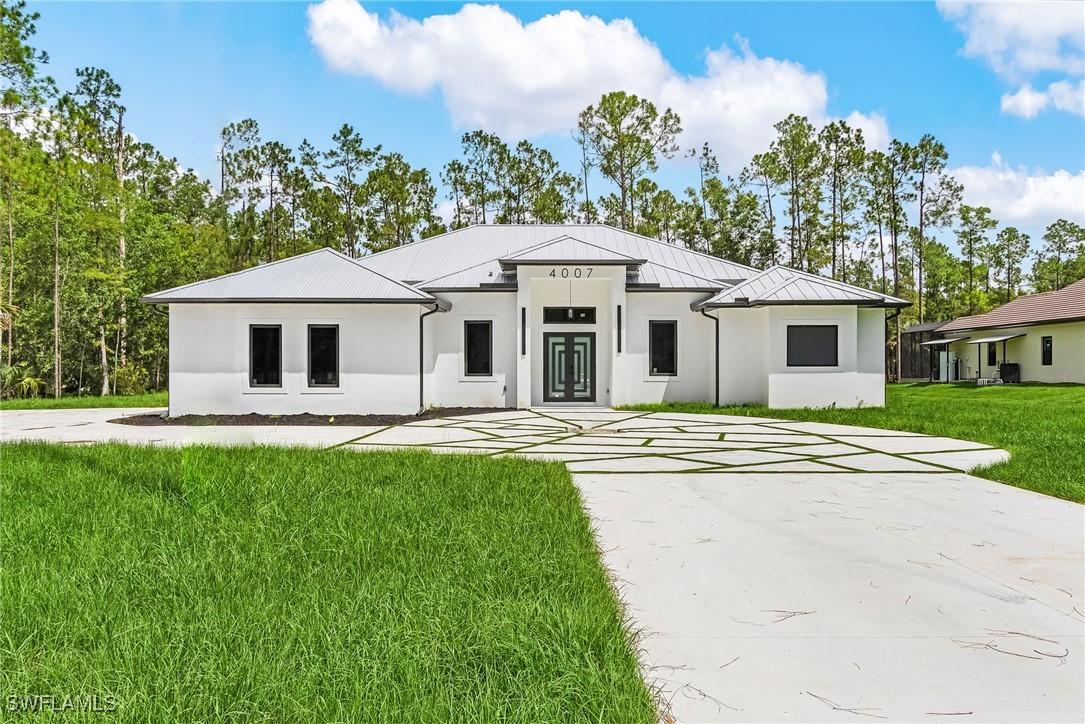 4007 2nd Ave., Naples, FL 34117