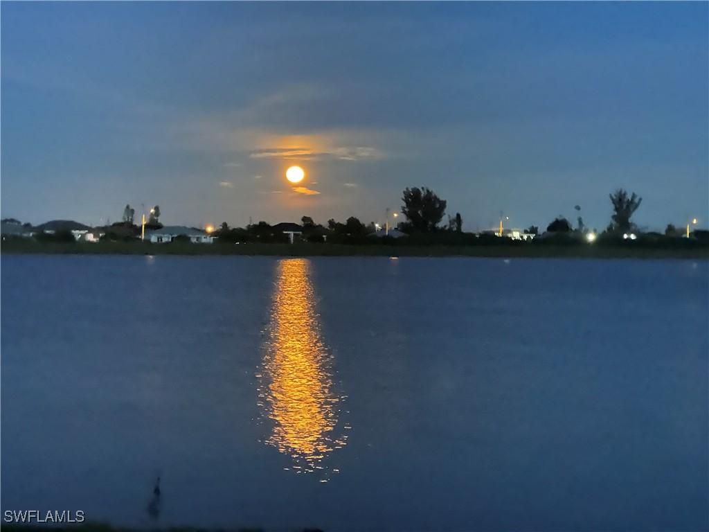 663 Parkshore Lake Ave., Cape Coral, FL 33993