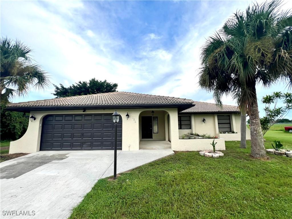 834 Gardenside Ct., Lehigh Acres, FL 33936
