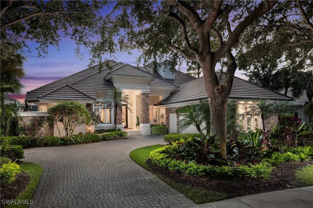 980 Barcarmil Way, Naples, FL 34110