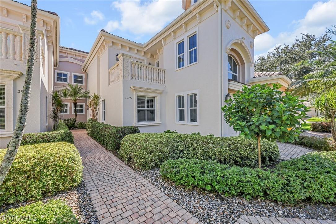 545 Avellino Isles Cir. #102, Naples, FL 34119