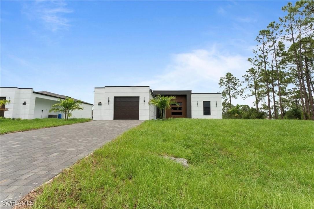 731 Colyer St., Lehigh Acres, FL 33974