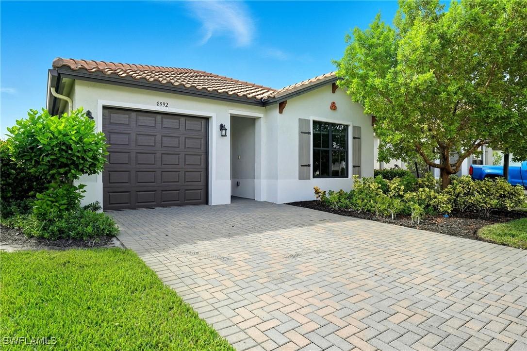 8992 Madrid Cir., Naples, FL 34104