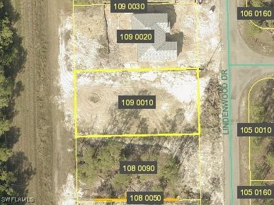 1823 Lindenwood Dr., Lehigh Acres, FL 33972